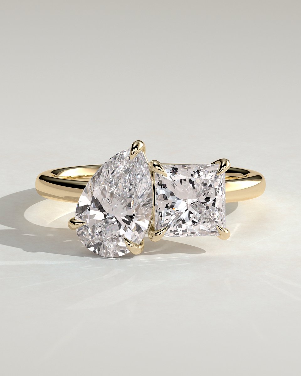 MET 0255 Pear Toi et Moi Engagement Ring