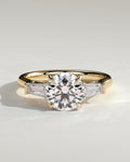 MET 0350 Round Three Stone Engagement Ring