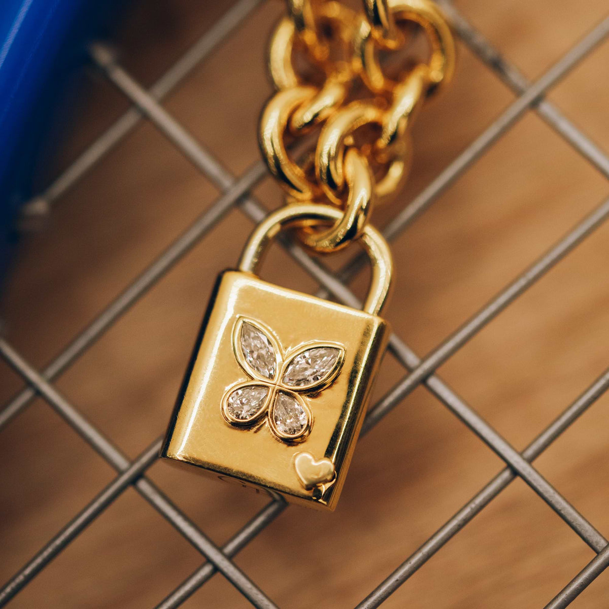 Pendente Mirabeau con chiusura a farfalla con diamanti | GBS024 | 3447217980d1