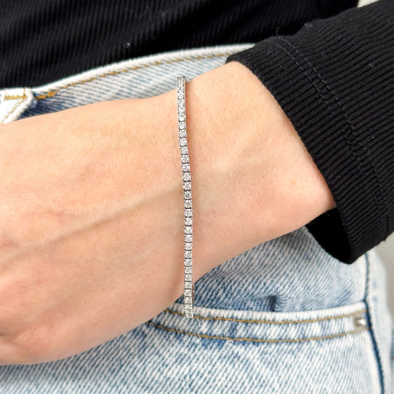 MET-WB-0039 White — LGB300009-hand.jpg