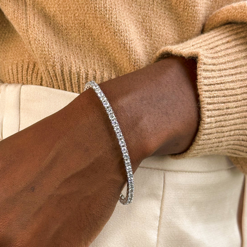 MET-WB-0029 White — LGB500010-hand.jpg