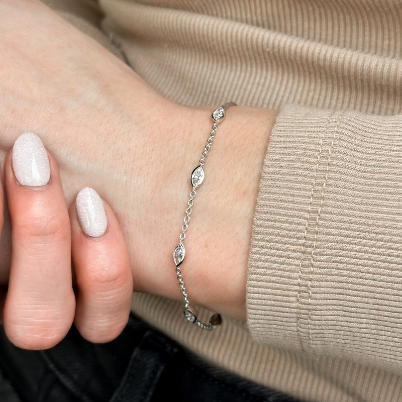 MET-WB-0018 White — LGBT0061-hand.jpg