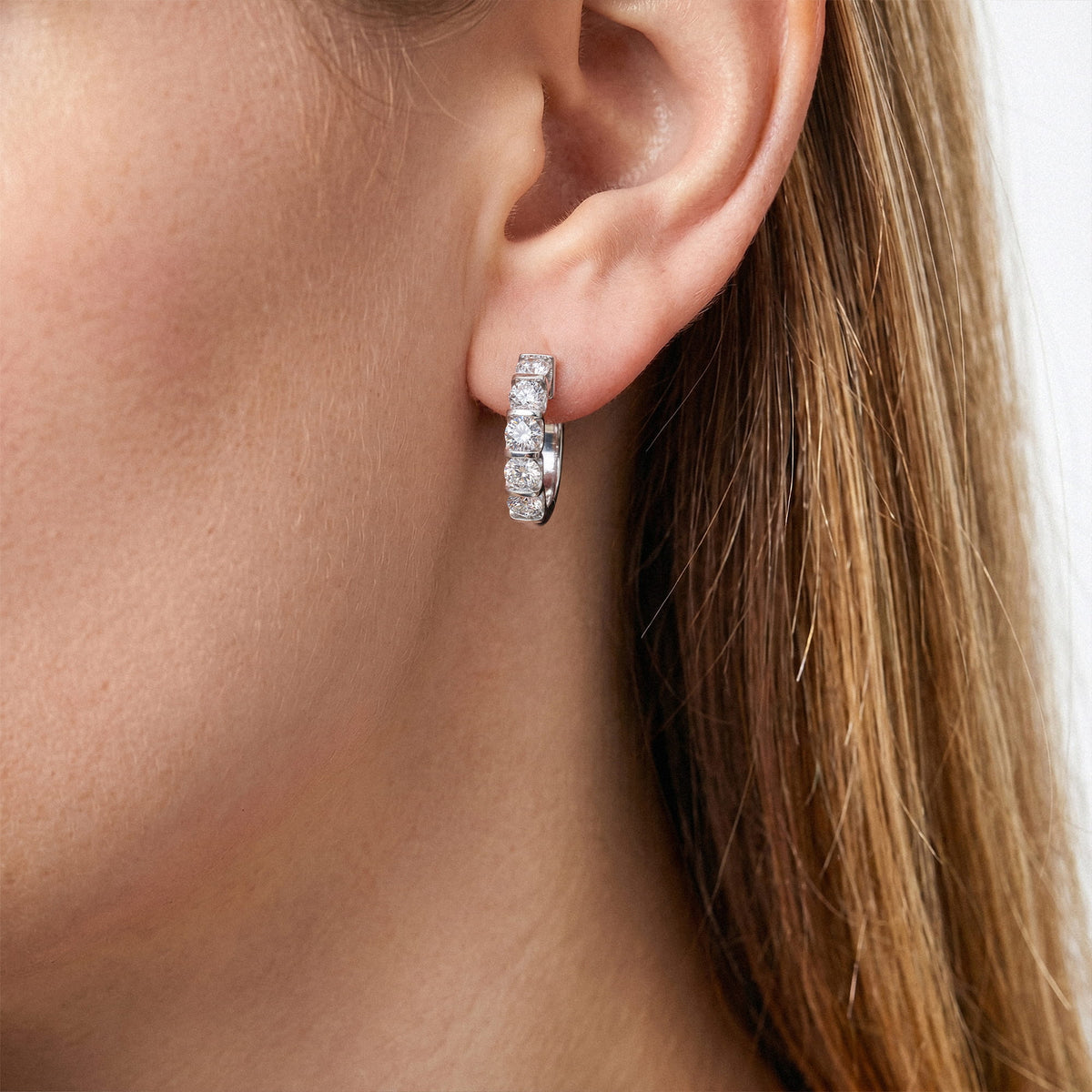Bar-Set Lab-Grown Diamond Hoop Earrings worn for styling | MET-RE-0012-M02