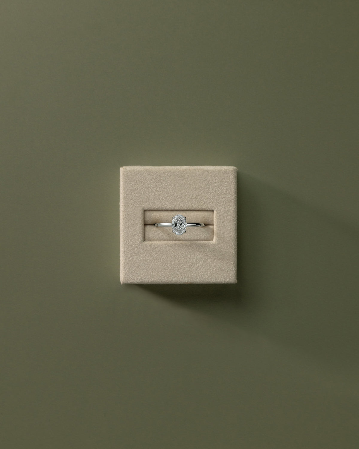 MET 0076 - 1 ct source configuration - 18k White Gold source reference - lifestyle view