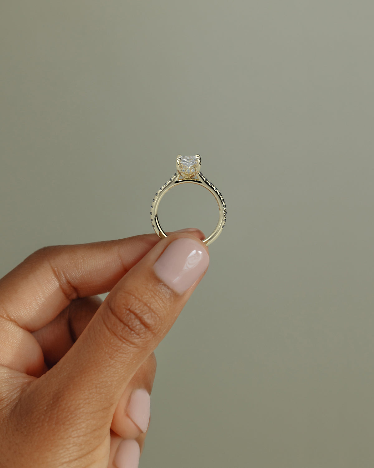 MET 0101 - 2 ct center stone - 18k Yellow Gold source reference - lifestyle view