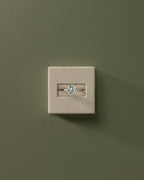 MET 0102 - 3 ct source configuration - 18k Yellow Gold source reference - lifestyle view