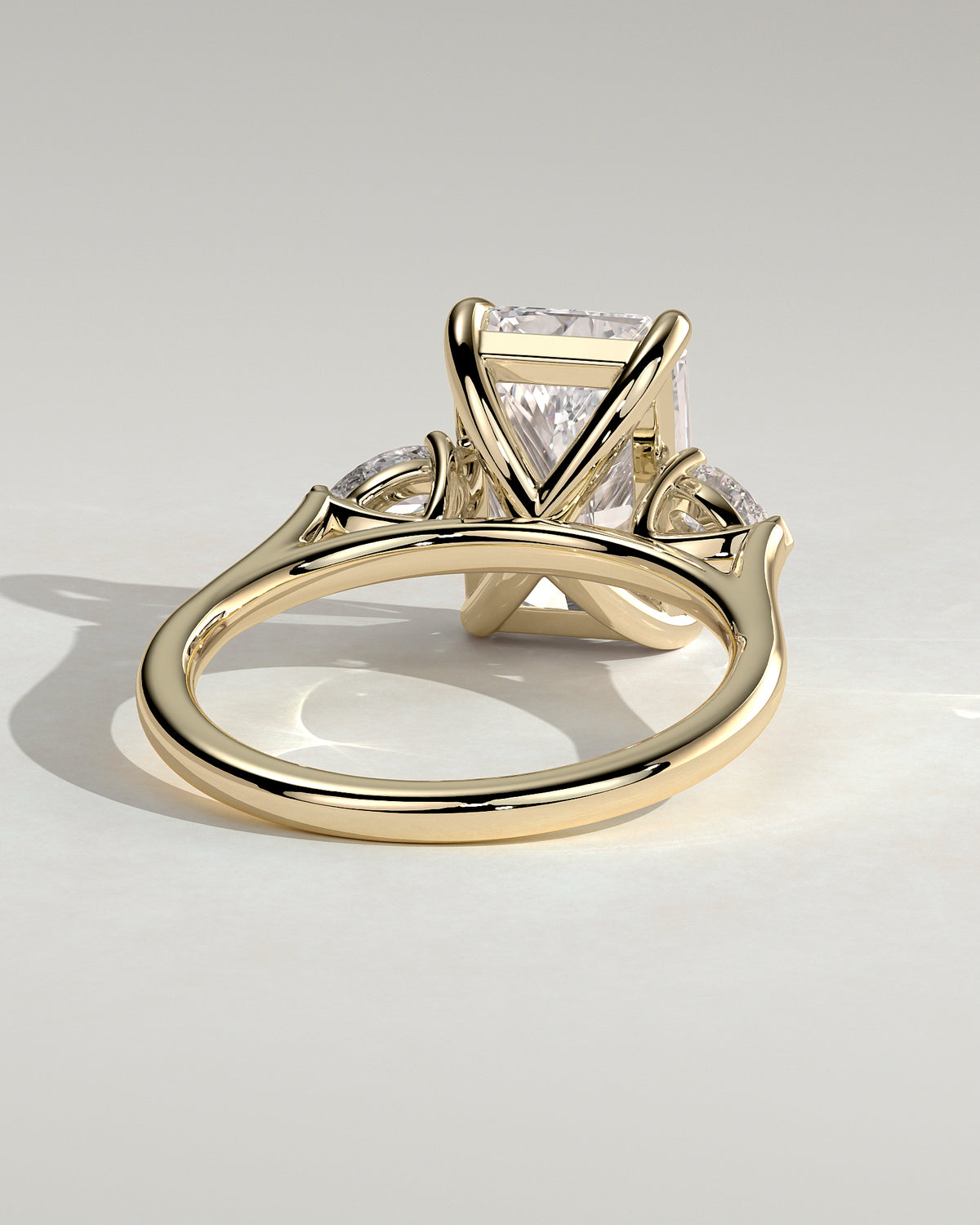 MET 0102 - 4 ct center stone - 18k Yellow Gold source reference - setting detail view