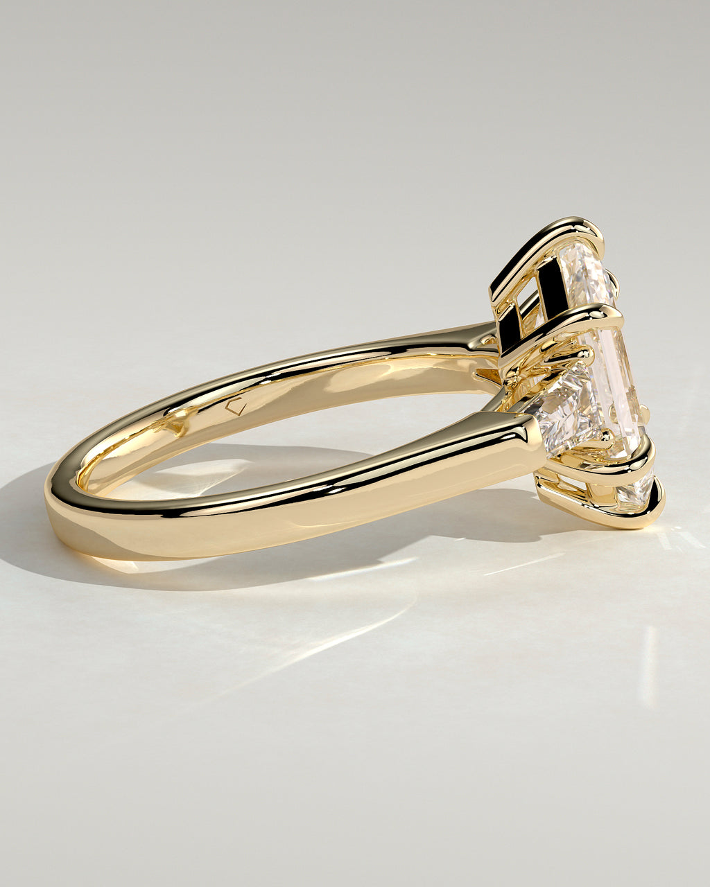 MET 0125 - 2 ct center stone - 18k Yellow Gold source reference - setting detail view