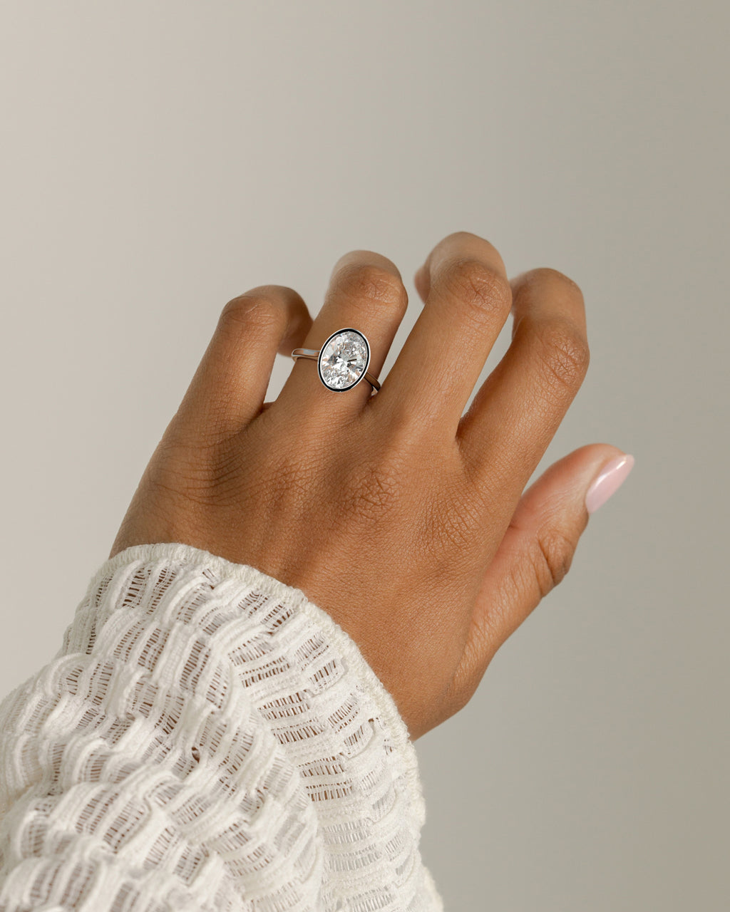MET 0151 - 4 ct source configuration - 18k White Gold source reference - lifestyle view