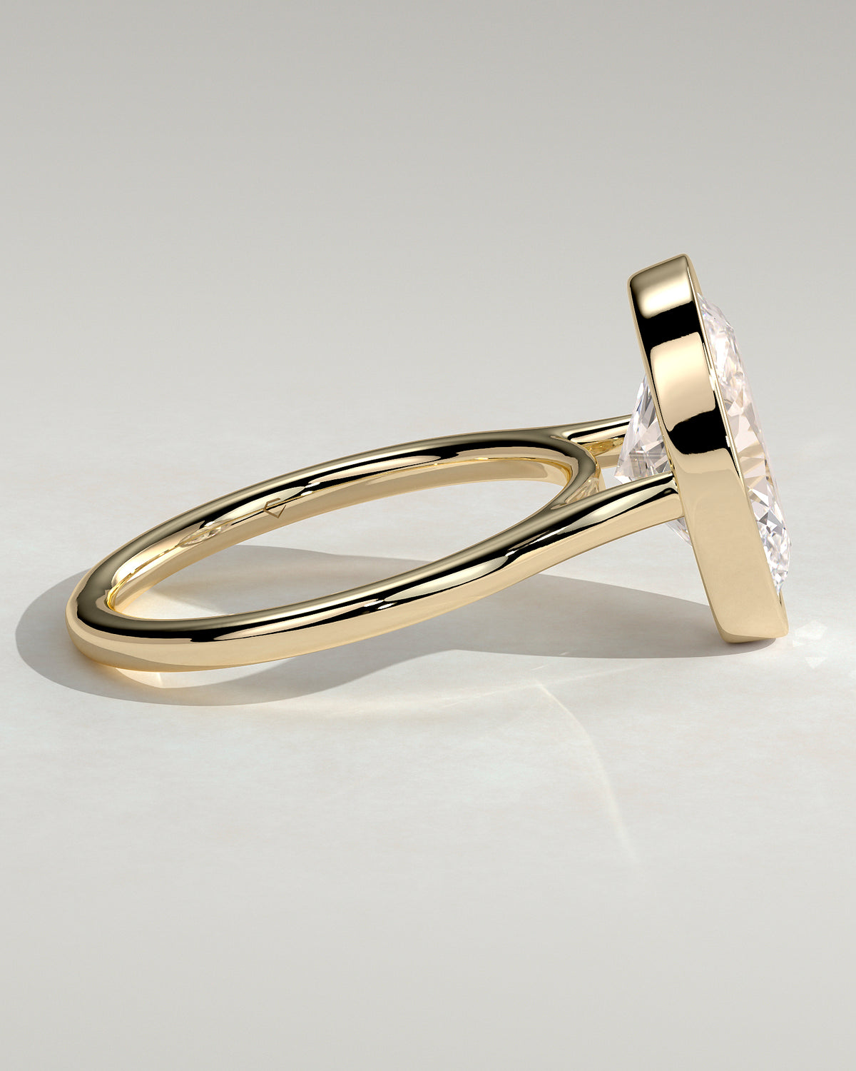 MET 0151 - 4 ct center stone - 18k Yellow Gold source reference - setting detail view