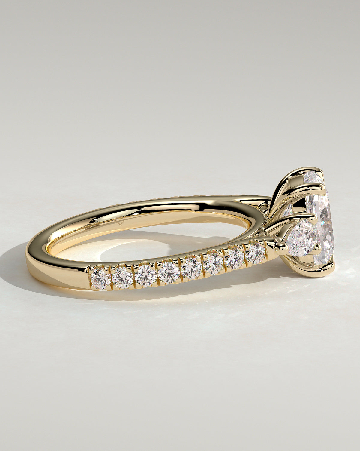 MET 0152 - 2 ct center stone - 18k Yellow Gold source reference - setting detail view