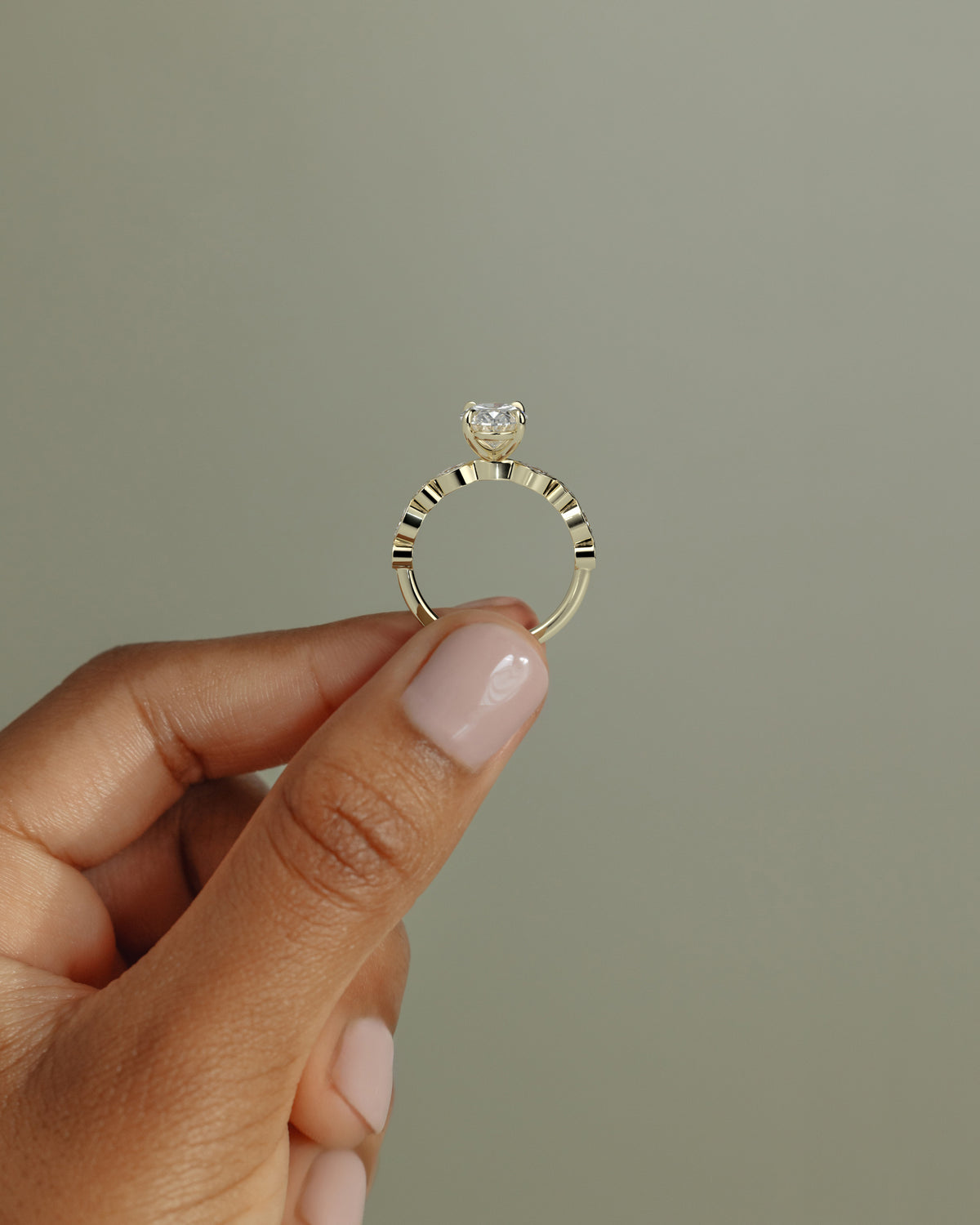 MET 0166 - 2 ct center stone - 18k Yellow Gold source reference - lifestyle view