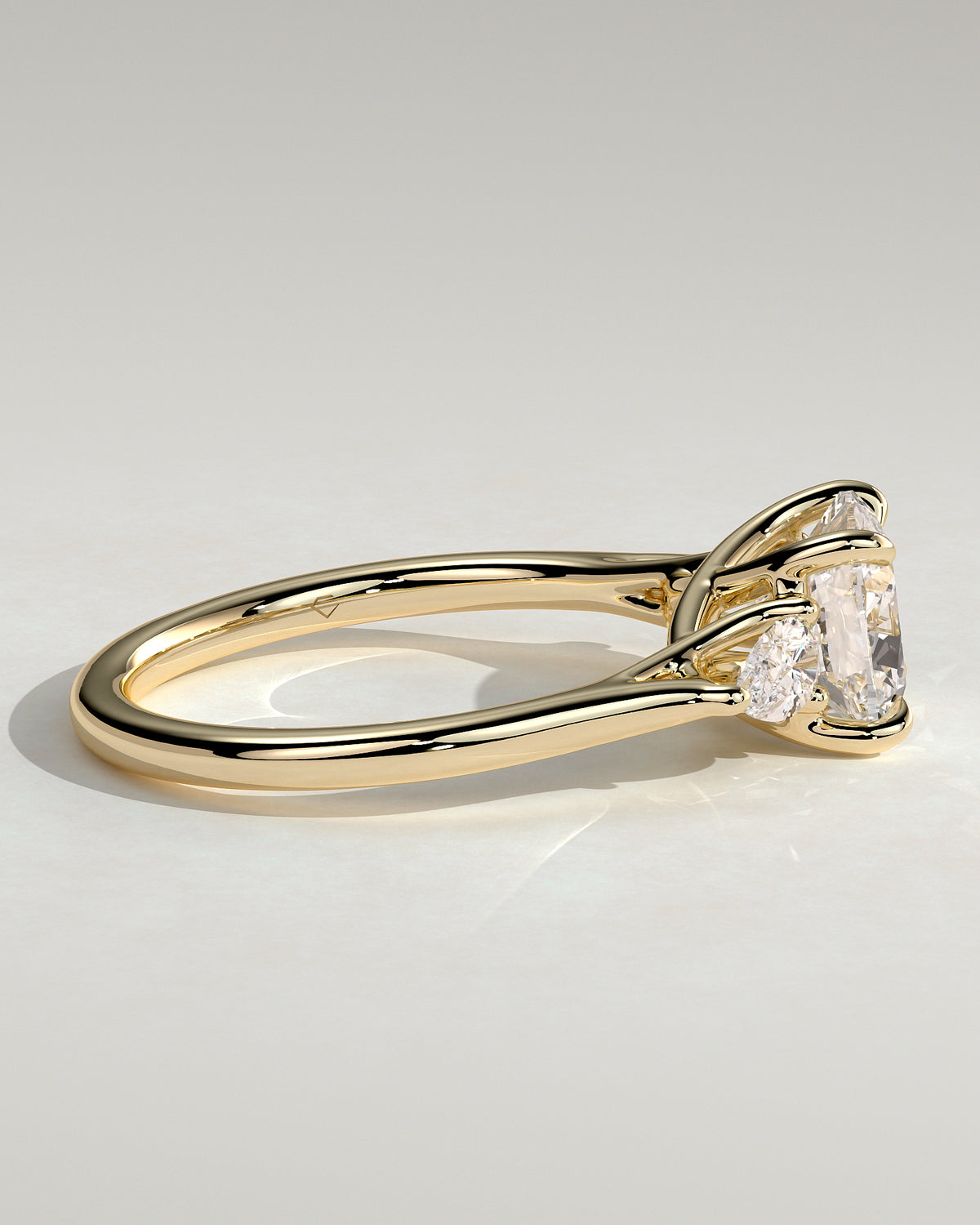 MET 0183 - 2 ct center stone - 18k Yellow Gold source reference - setting detail view