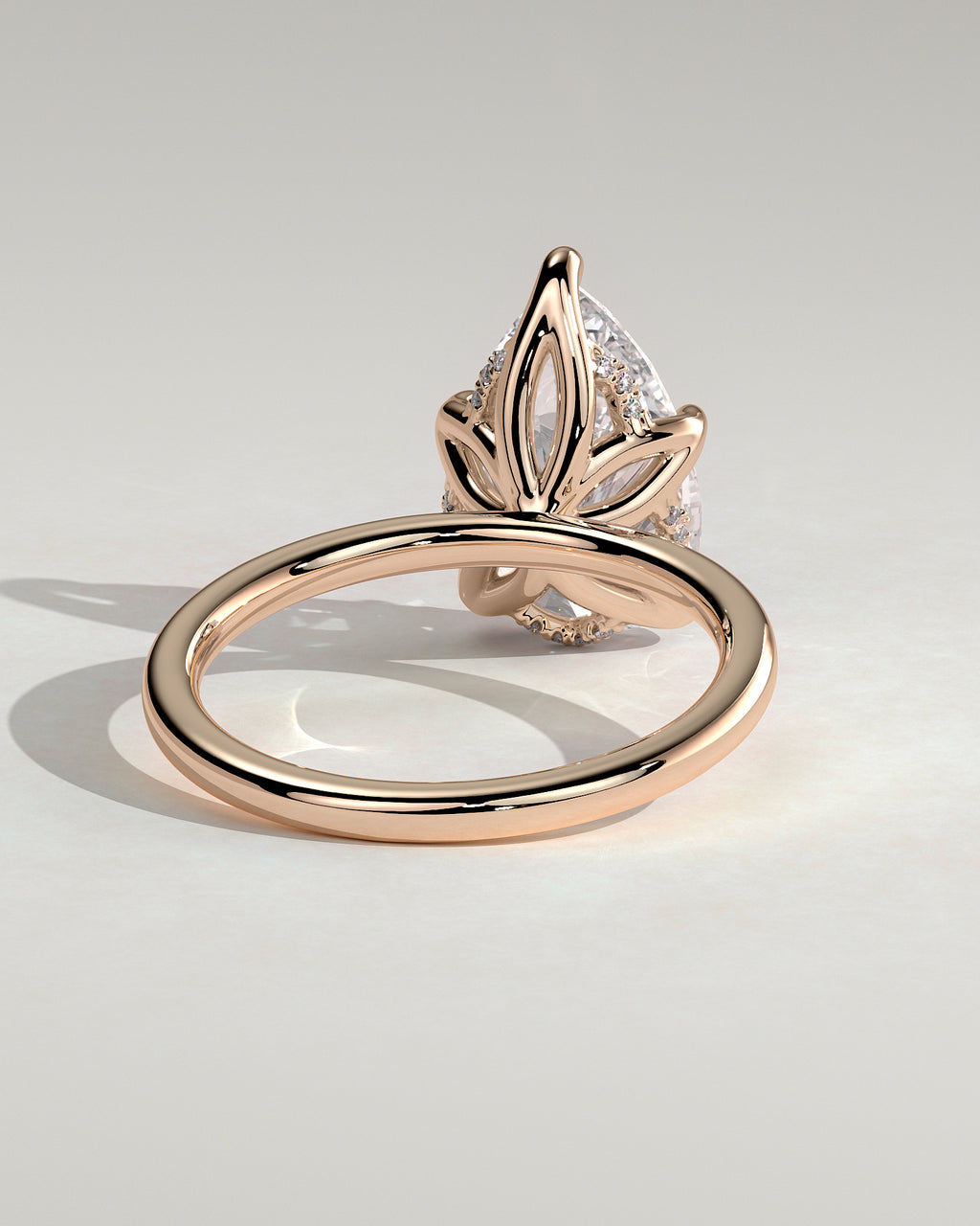 MET 0201 - 4 ct center stone - 18k Rose Gold source reference - setting detail view