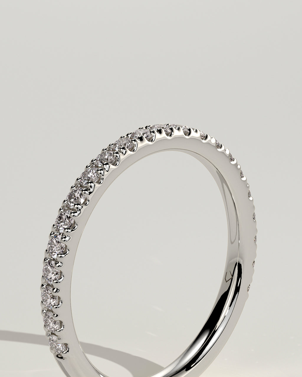 MET 0366 women's wedding ring in white gold, close-up detail