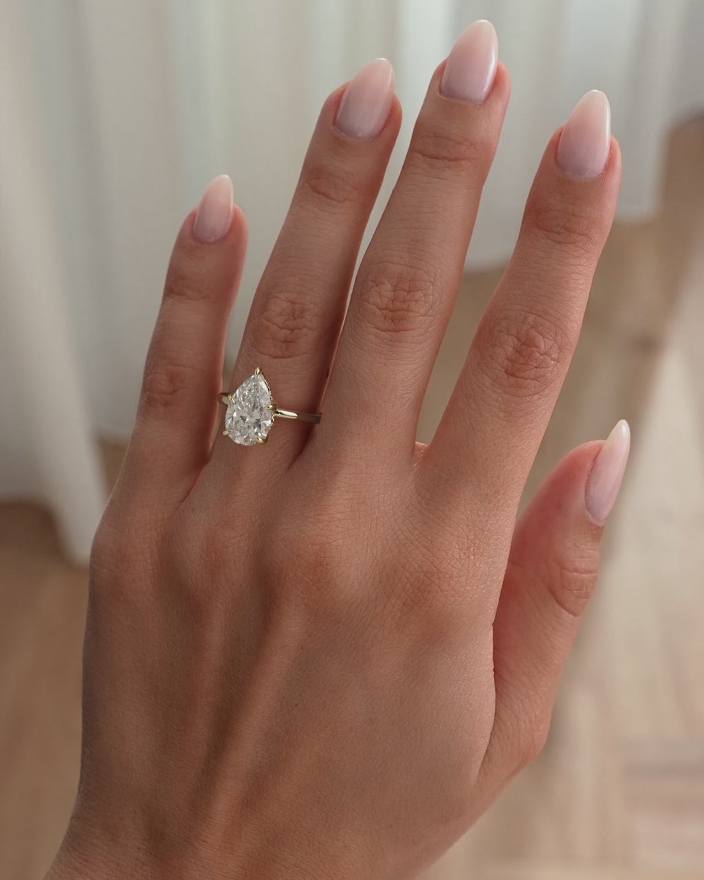 MET 0201 - 4 ct pictured - 18k Yellow Gold source reference - lifestyle video