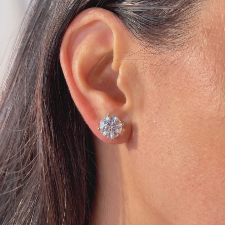 Lab-grown diamond stud earrings worn for styling; additional jewelry is not included | MET-RE-0005-M26