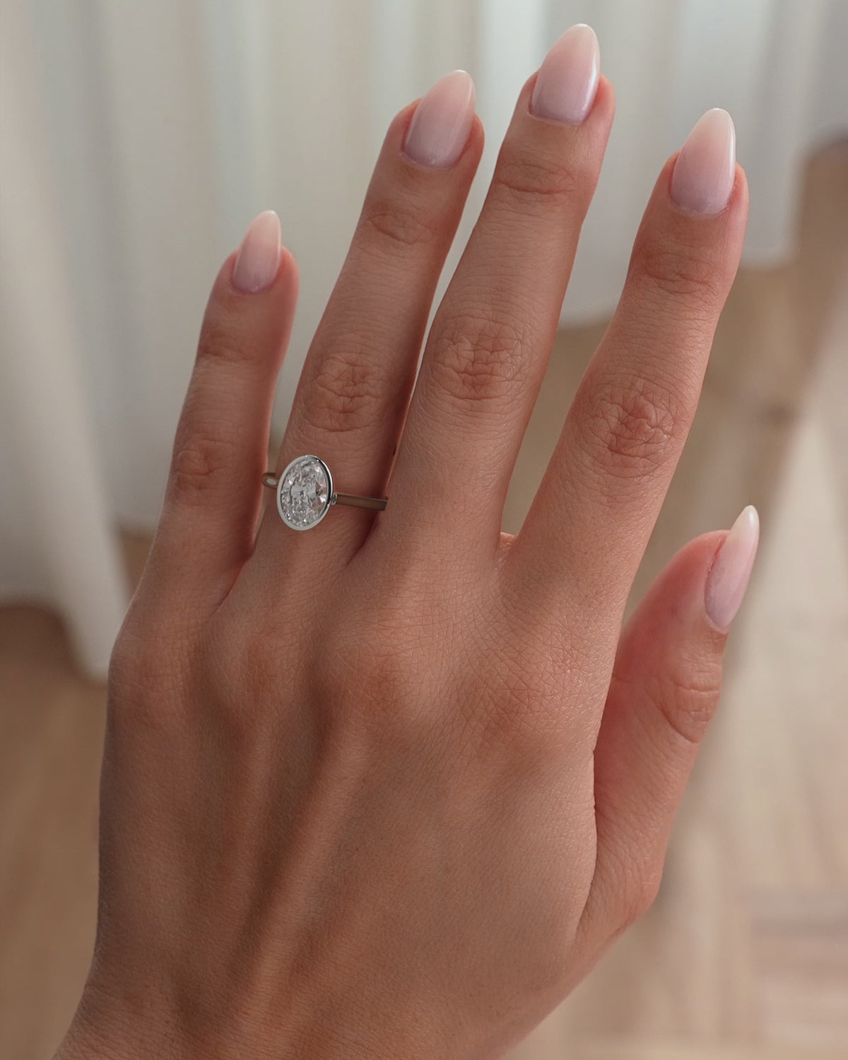 MET 0151 - 2 ct center stone - 18k White Gold source reference - lifestyle video