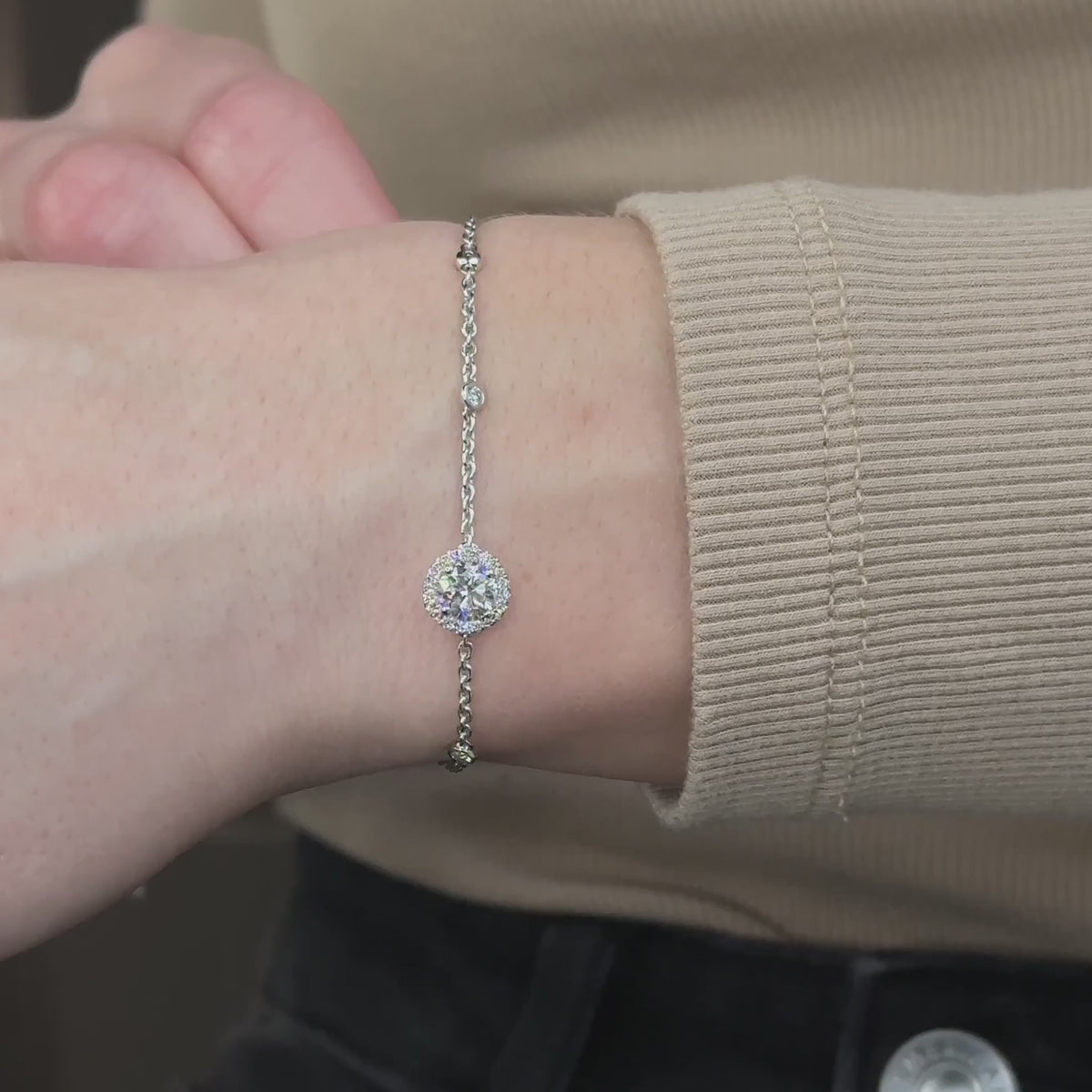 MET-WB-0009 | 14K White Gold | LGBT0064 | White Gold Round Halo Adjustable Lab Grown Diamond Bracelet (9/10ctw) | LGBT0064-vid.mp4
