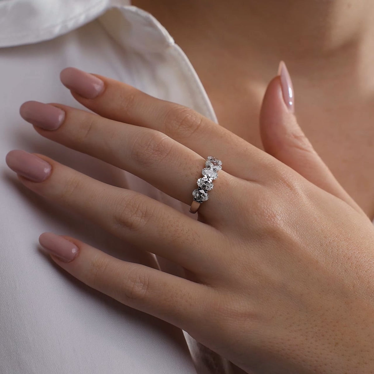 GWA001 oval five-stone band, source on-hand lifestyle video
