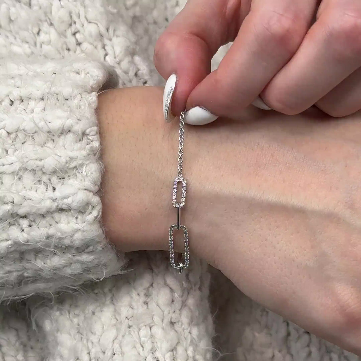 MET-WB-0017 | 14K White Gold | LGBT0063 | White Gold Paper Clip Lab Grown Diamond Adjustable Bracelet (1/3ctw) | LGBT0063-vid.mp4