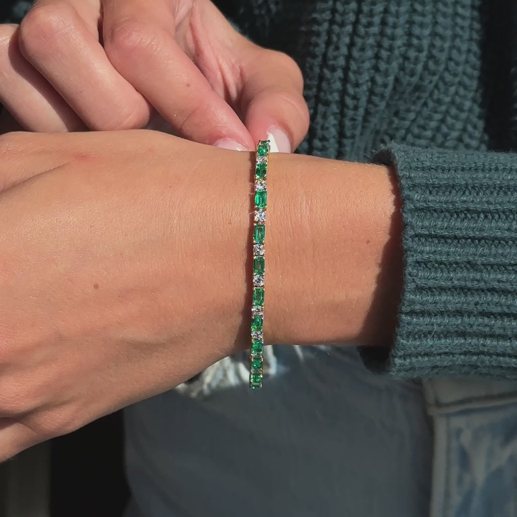 MET-WB-0065 | 14K White Gold | LGBT0158 | White Gold Azalea Emerald & Diamond Bracelet | LGBT0158-vid.mp4