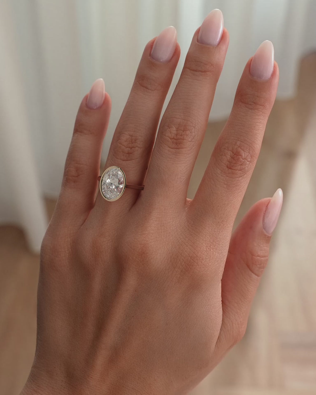 MET 0151 - 4 ct center stone - 18k Rose Gold source reference - lifestyle video